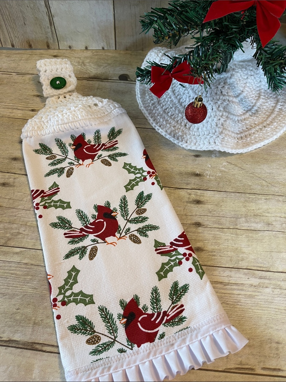 Cardinal Winter/Cmas Crochet Top Hanging Towel Single Thickness Bottom Border